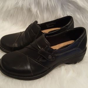 Genuine Leather Earth Origins Clogs